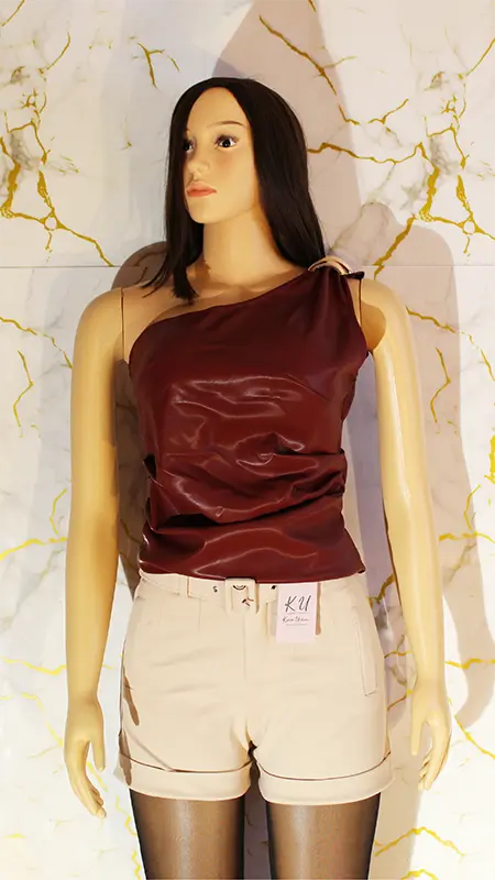 Polera eco cuero color rojo vino , colección KU