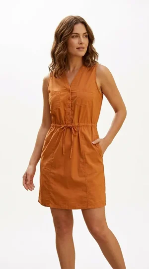 Vestido con ajuste en cintura, color mostaza